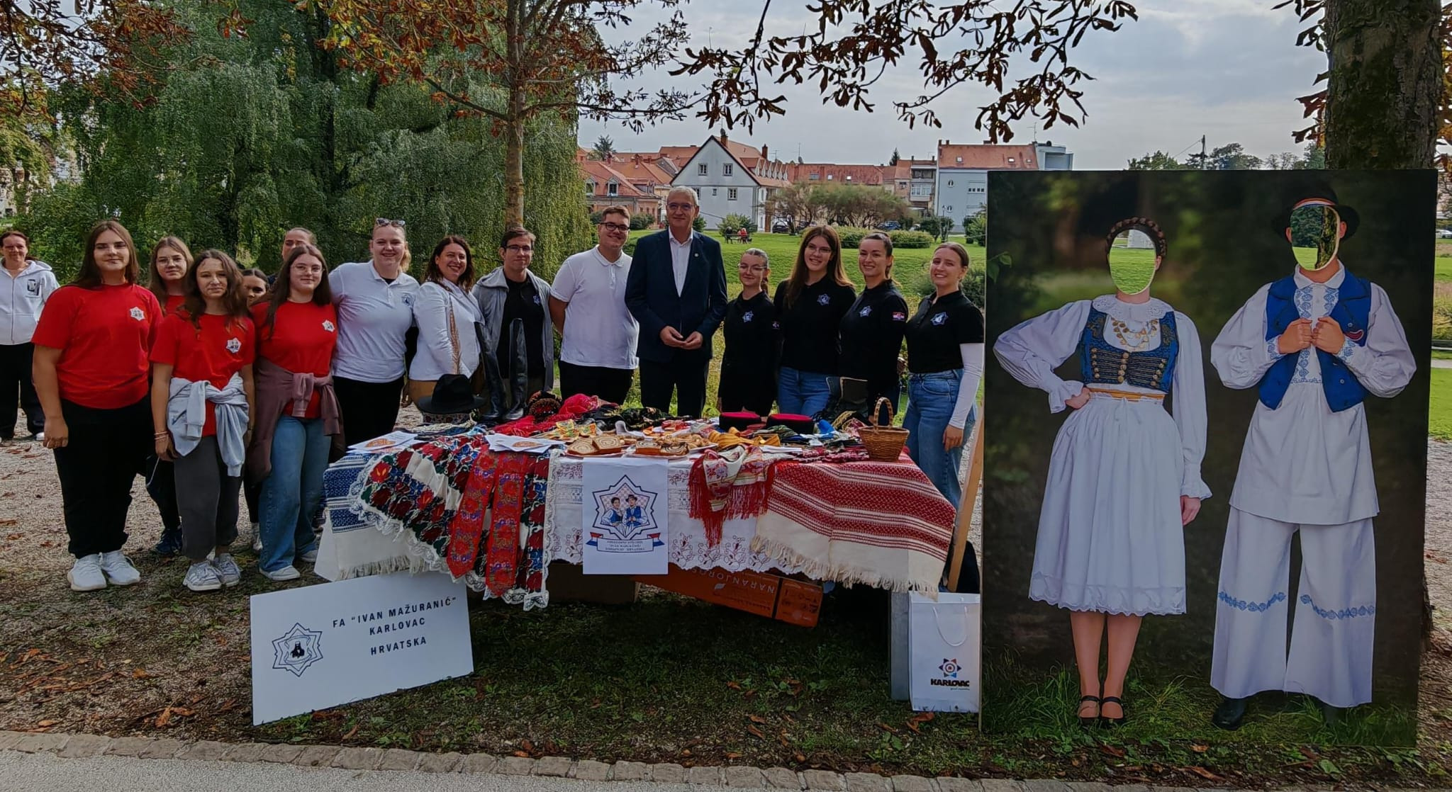 Folklorni ansambl “Ivan Mažuranić” predstavio dugogodišnji rad na 16. Sajmu udruga u Karlovcu 