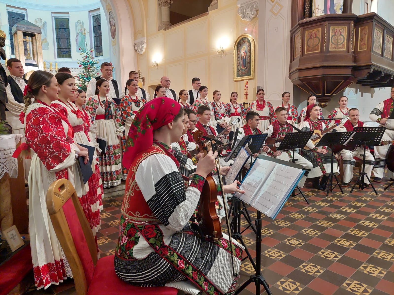 Božićni koncert Folklornog ansambla "Ivan Mažuranić" u Krašiću – “Amo, nebeski anđeli!”