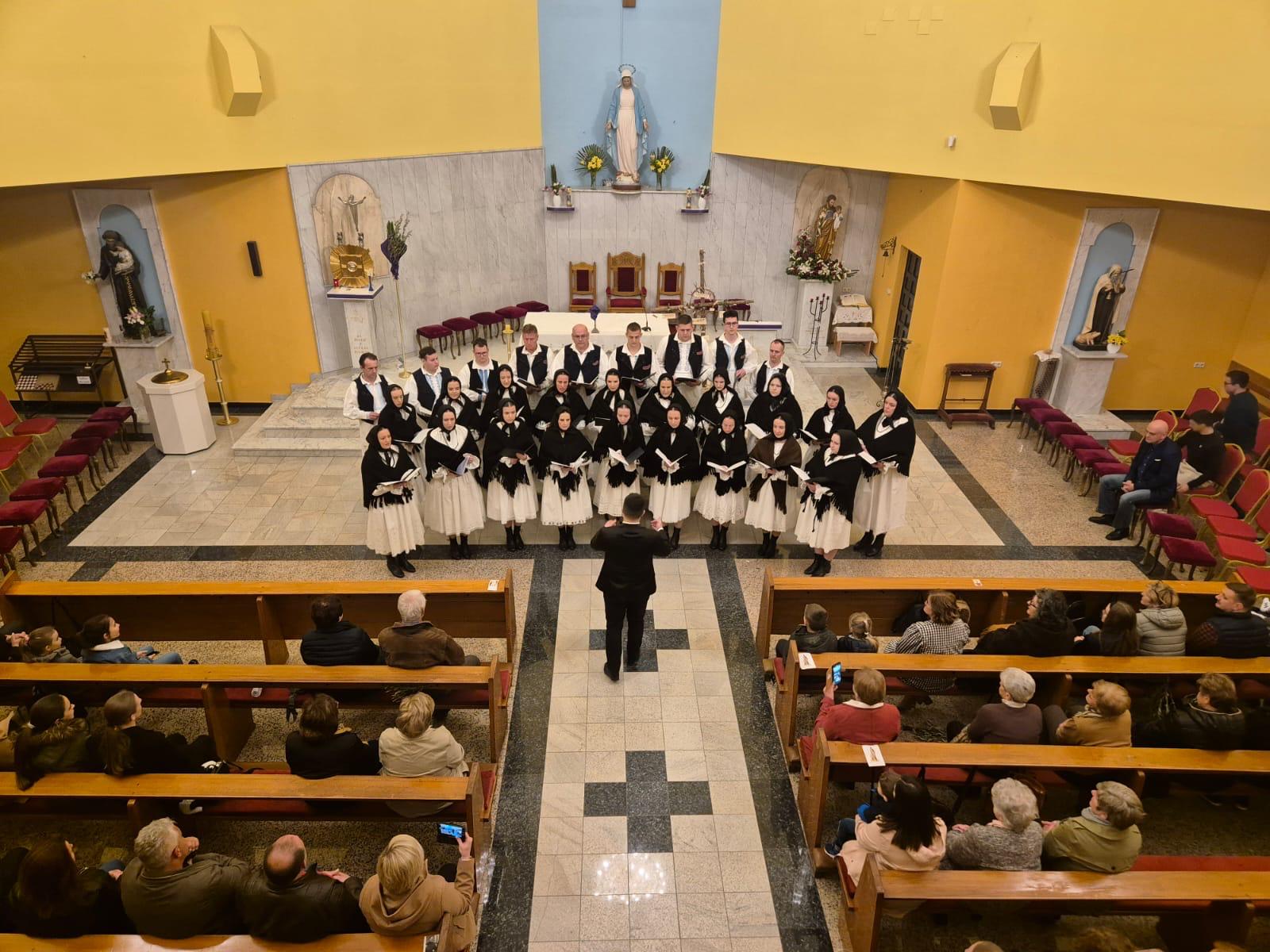 Korizmeni koncert „Puče moj“ u Lasinji – večer skrušenosti, molitve i glazbe