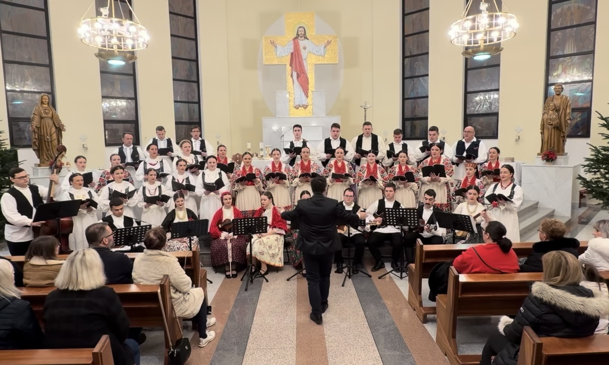 Božićni koncert Folklornog ansambla „Ivan Mažuranić“ – “Kakva je to svetlost”